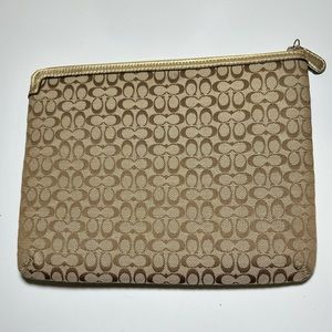 COACH SIGNATURE TABLET/IPAD 1-8 GENERATION SLEEVE F61035  KHAKI/METALLIC SKHM9